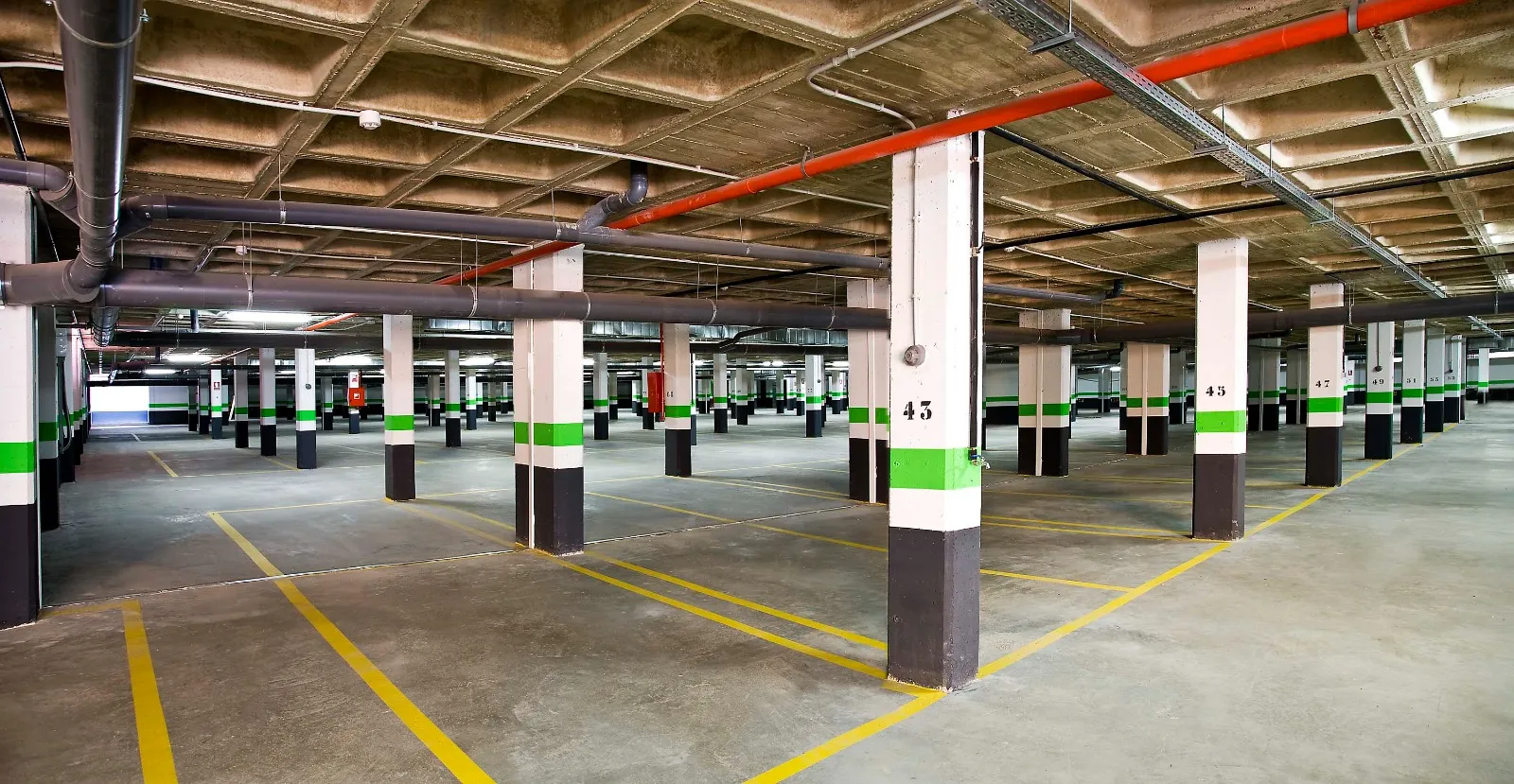 Plazas cubiertas vigiladas parking Barajas